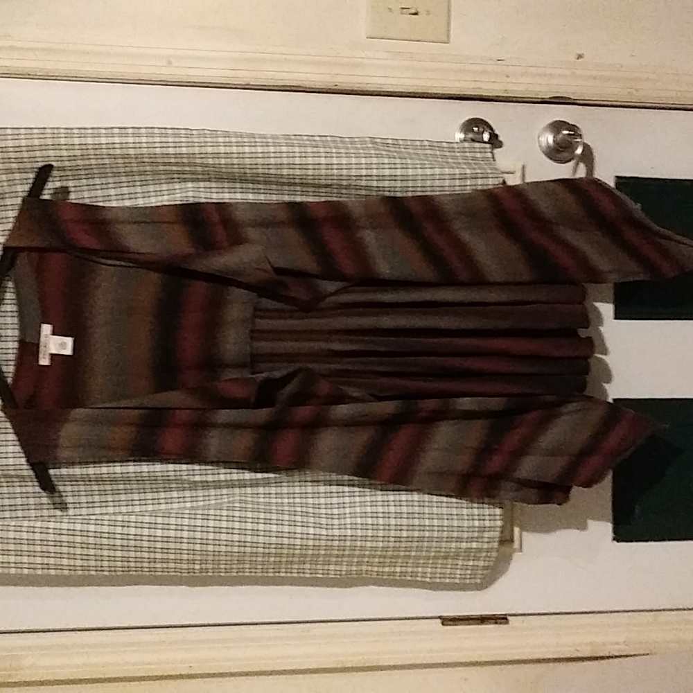 XS/S Long Open Cut Sweater Vest.   B11